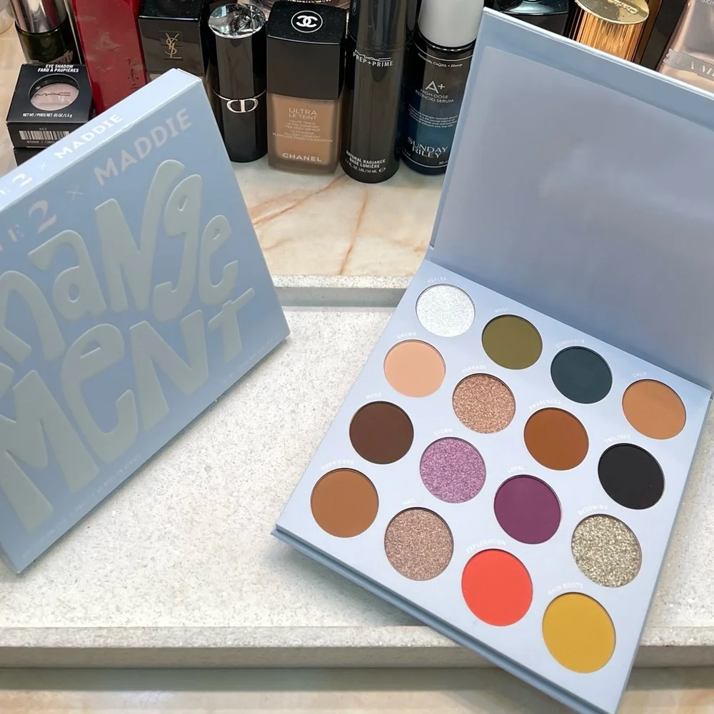 VAULTED ~ Morphe2 x Maddie Ziegler ~ ‘CHANGEMENT’ Eyeshadow Artistry Palette NIB